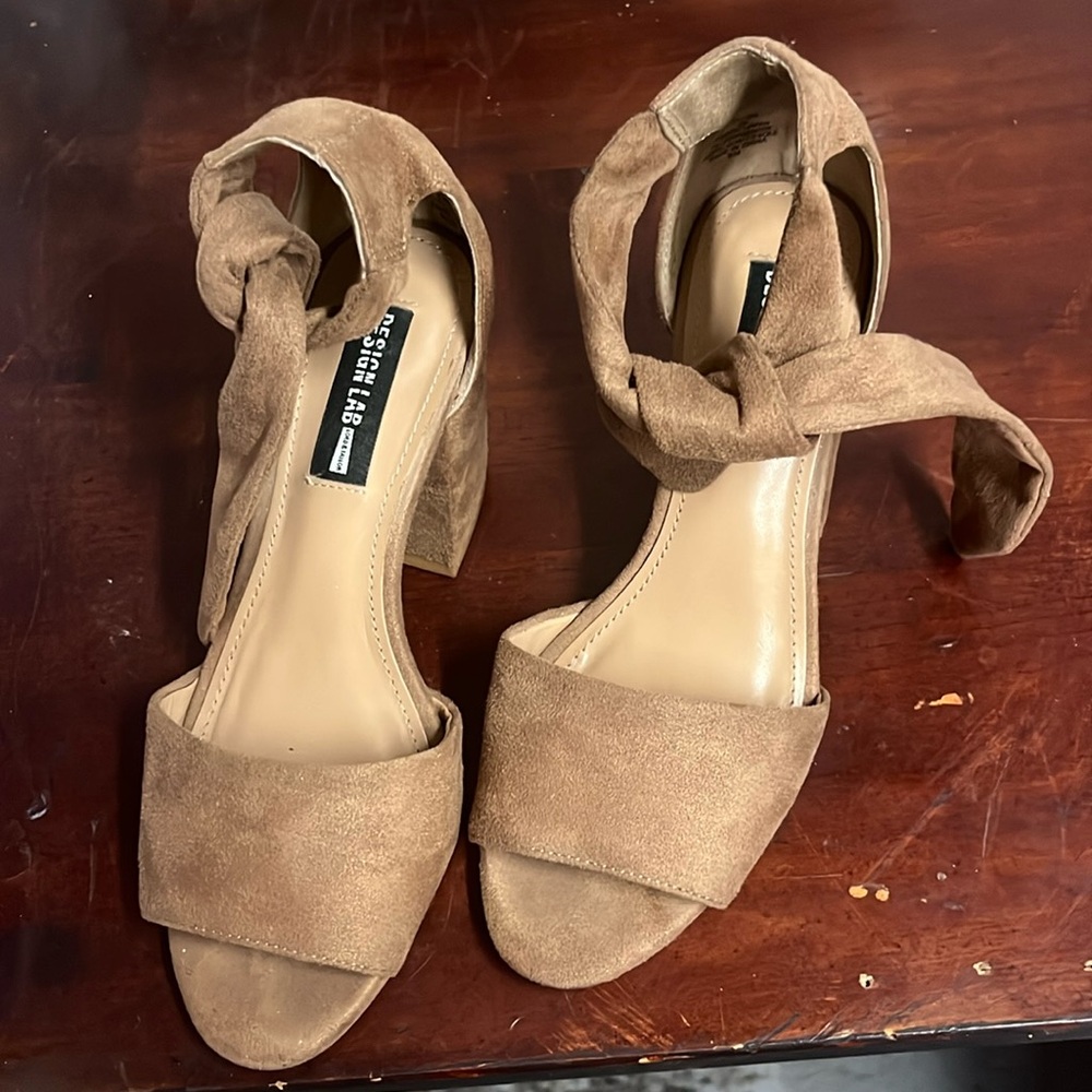 Suede heels with ankle tie size 6
O